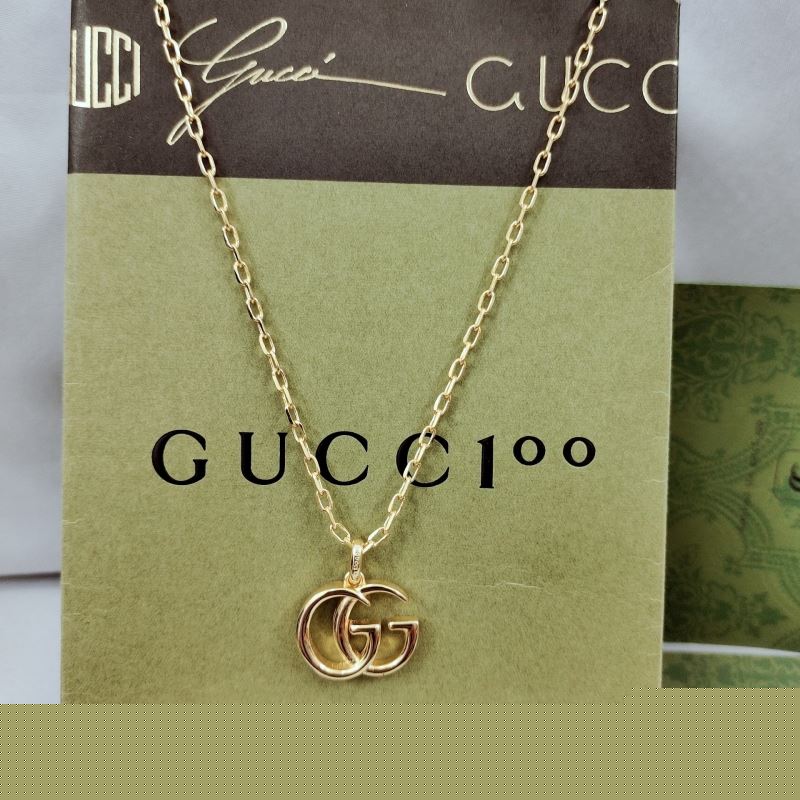G*u*i necklaces